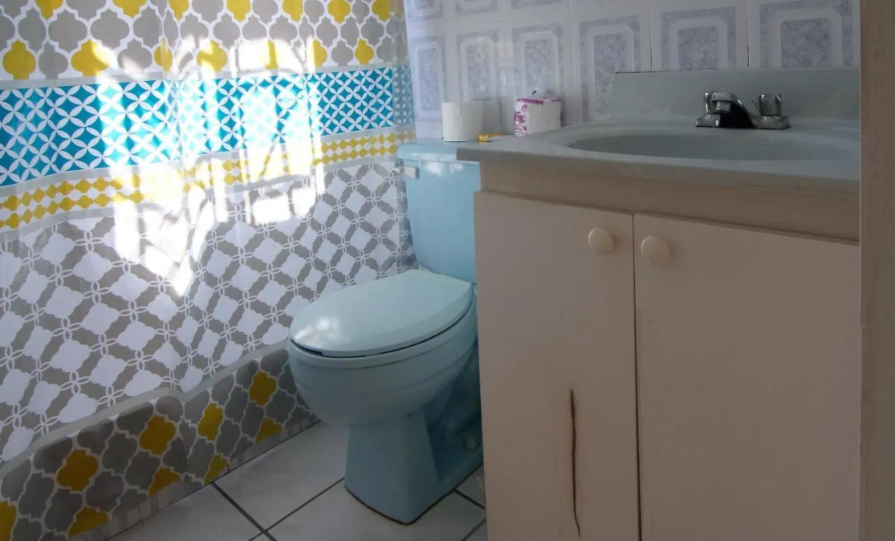 876 Ja Oasis & Homestay - By Kingston Airport