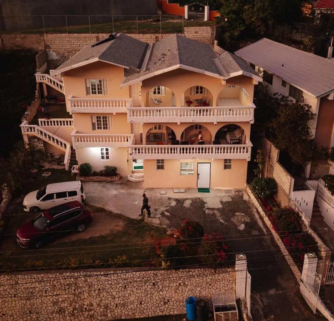 876 Ja Oasis & Homestay - By Kingston Airport